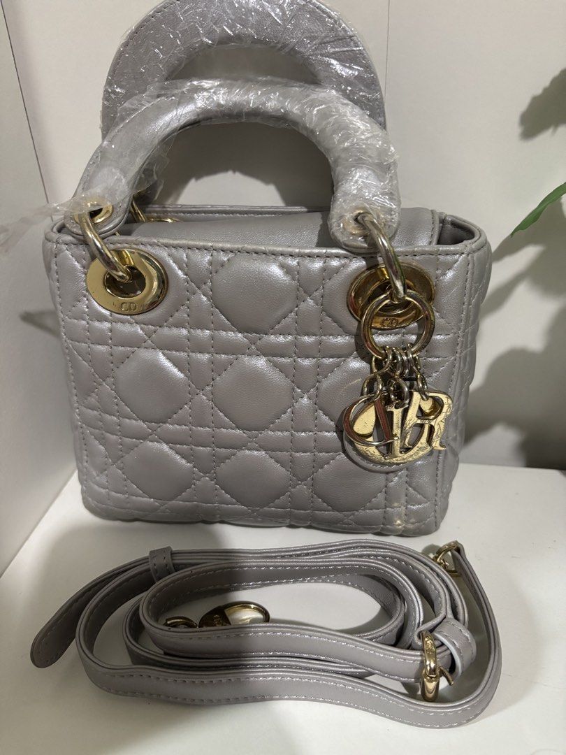 Bag bundle (Category: Shoulder Bags) located in Johor Bahru. Submitted by soulsol (Listing ID 1469409358, Image 1). Description: Tapak zip cd.