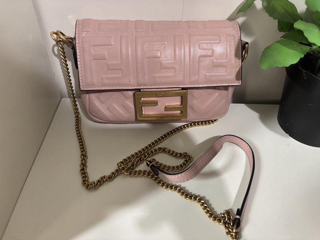 Bag bundle (Category: Cross-body Bags) located in Johor Bahru. Submitted by soulsol (Listing ID 1469410317, Image 2). Description: Bag bundle selected.
