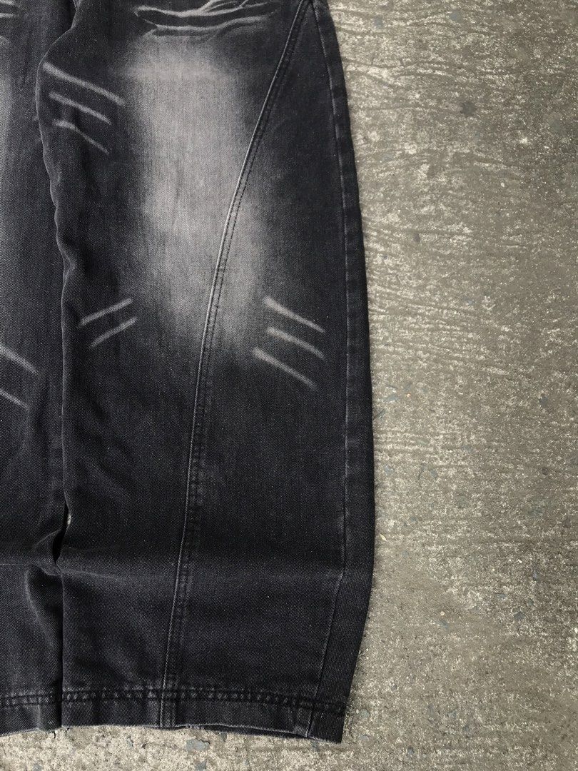 BAGGY PANTS BLACK WASHED (Category: Jeans) located in Imus. Submitted by chararatzx. (Listing ID 1469417984, Image 3). Description: Excellent Condition Color Rate 10/10 Issue:none W30 L39 THIGH 13 HEM 9.5 .