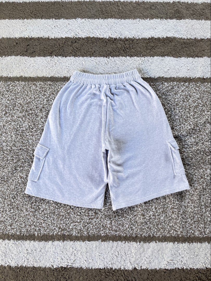 Baggy Cargo Sweatshort ✨ (Category: Shorts) located in Cebu City. Submitted by superdreii (Listing ID 1469432368, Image 2). Description: As new Condition No issue/Flawless 10/10 Color rate Free Size (S-XL/27-36 waist) Stretchable waist Length-24.5 Hem-14.5 📍Loc. Naga, Cebu 🚚 J&T EXPRESS DM FOR SURE BUYER AND FOR MORE DETAILS 📥 .