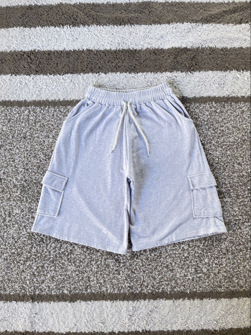 Baggy Cargo Sweatshort ✨ (Category: Shorts) located in Cebu City. Submitted by superdreii (Listing ID 1469432368, Image 1). Description: As new Condition No issue/Flawless 10/10 Color rate Free Size (S-XL/27-36 waist) Stretchable waist Length-24.5 Hem-14.5 📍Loc. Naga, Cebu 🚚 J&T EXPRESS DM FOR SURE BUYER AND FOR MORE DETAILS 📥 .