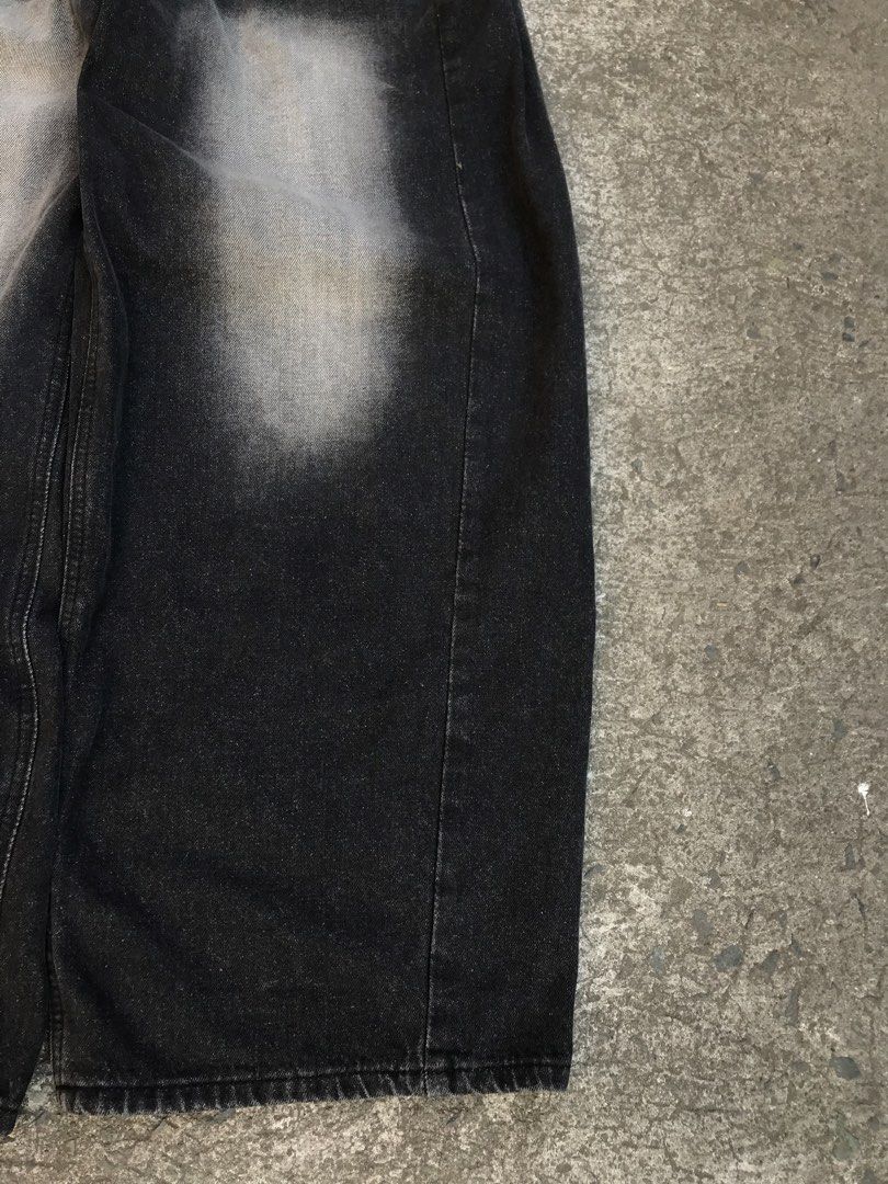 BAGGY BLACK WASHED WIDELEG JEANS (Category: Jeans) located in Imus. Submitted by chararatzx. (Listing ID 1469492771, Image 3). Description: S-BIN EXCELLENT CONDITION NO ISSUE W28 L40 THIGH 16 HEM 10.