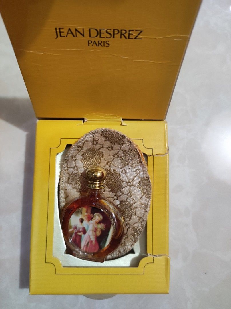 Bal A Versailles 4ml (Category: Fragrance & Deodorants) located in Caloocan City. Submitted by rockyby28 (Listing ID 1469439638, Image 3). Description: Bal A Versailles 4ml What you see is what you get. 5/10 Condition From Japan🇯🇵 Please see juice level MOP GCASH😊 💯 Vintage perfume‼️ 💯 Authentic Collection!!! Display !!!! Perfume Collection Not for fussy buyers Not new.. 📌How to keep Vintage perfume should be given a "rest" from the road, a