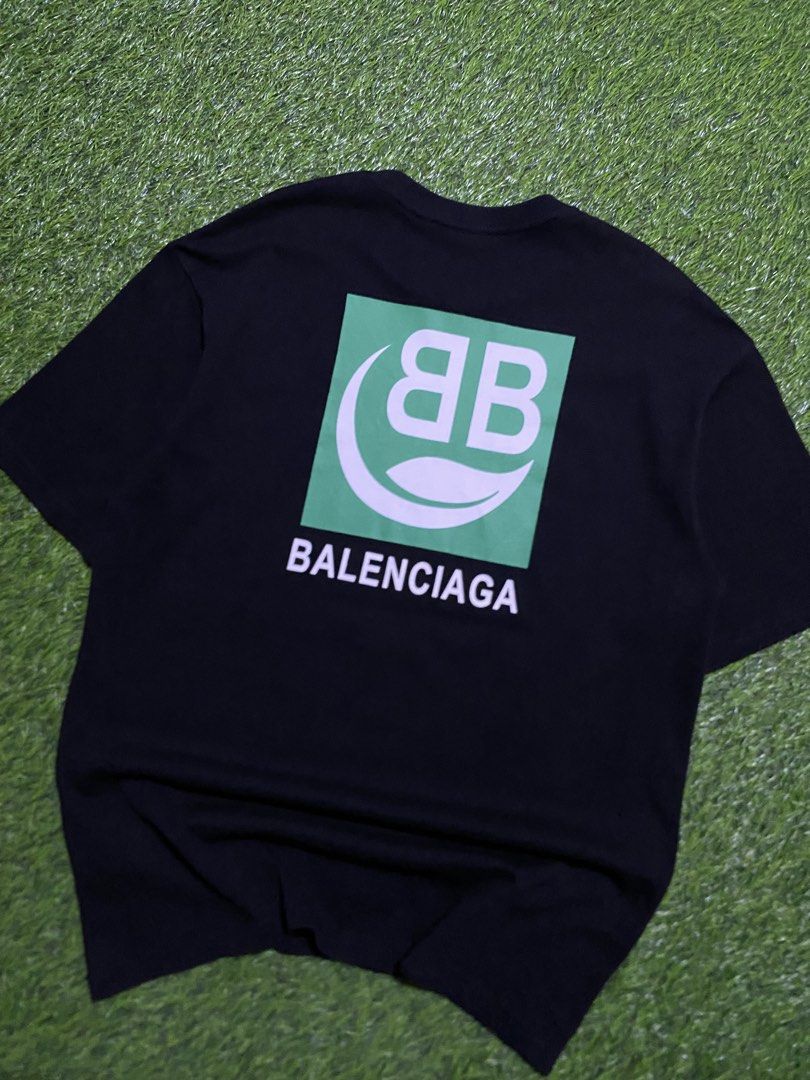 BALENCIAGA (Category: Tshirts & Polo Shirts ) located in Manila. Submitted by niftythrifttt (Listing ID 1469526968, Image 3). Description: BALENCIAGA SIZE L WIDTH - 21 LENGTH - 29 COLOR RATE 9.8 EXCELLENT CONDI NO ISSUE.