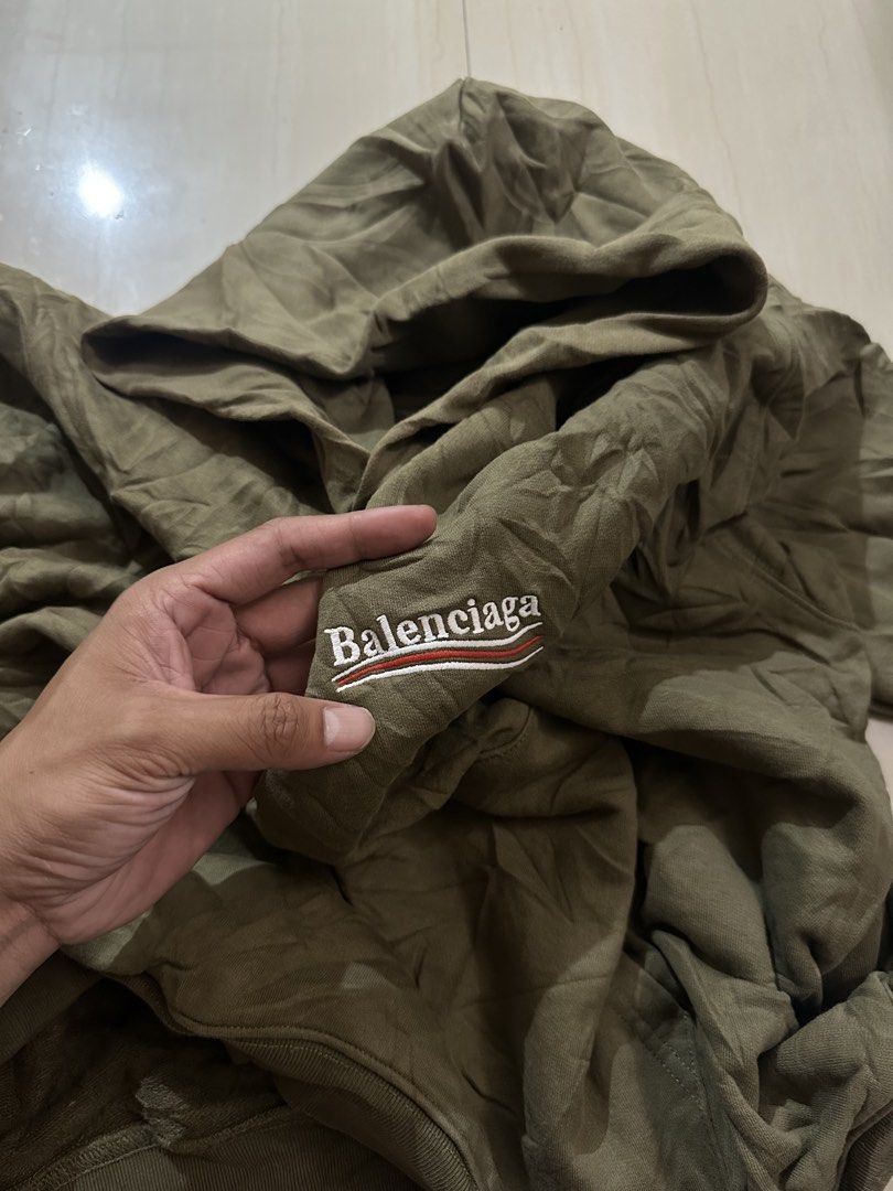 Balenciaga (Category: Coats, Jackets and Outerwear) located in Alitagtag. Submitted by bhthrift_30 (Listing ID 1469530192, Image 3). Description: Balenciaga XS on tag best fit Large 2k+sf Dm📩.