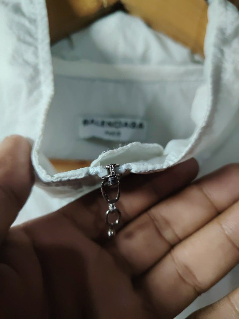 Balenciaga windbreaker (Category: Coats, Jackets and Outerwear) located in Manila. Submitted by tabuzomaria1422 (Listing ID 1469445119, Image 2). Description: Large Size From Ukay Details Are posted pm for more details .
