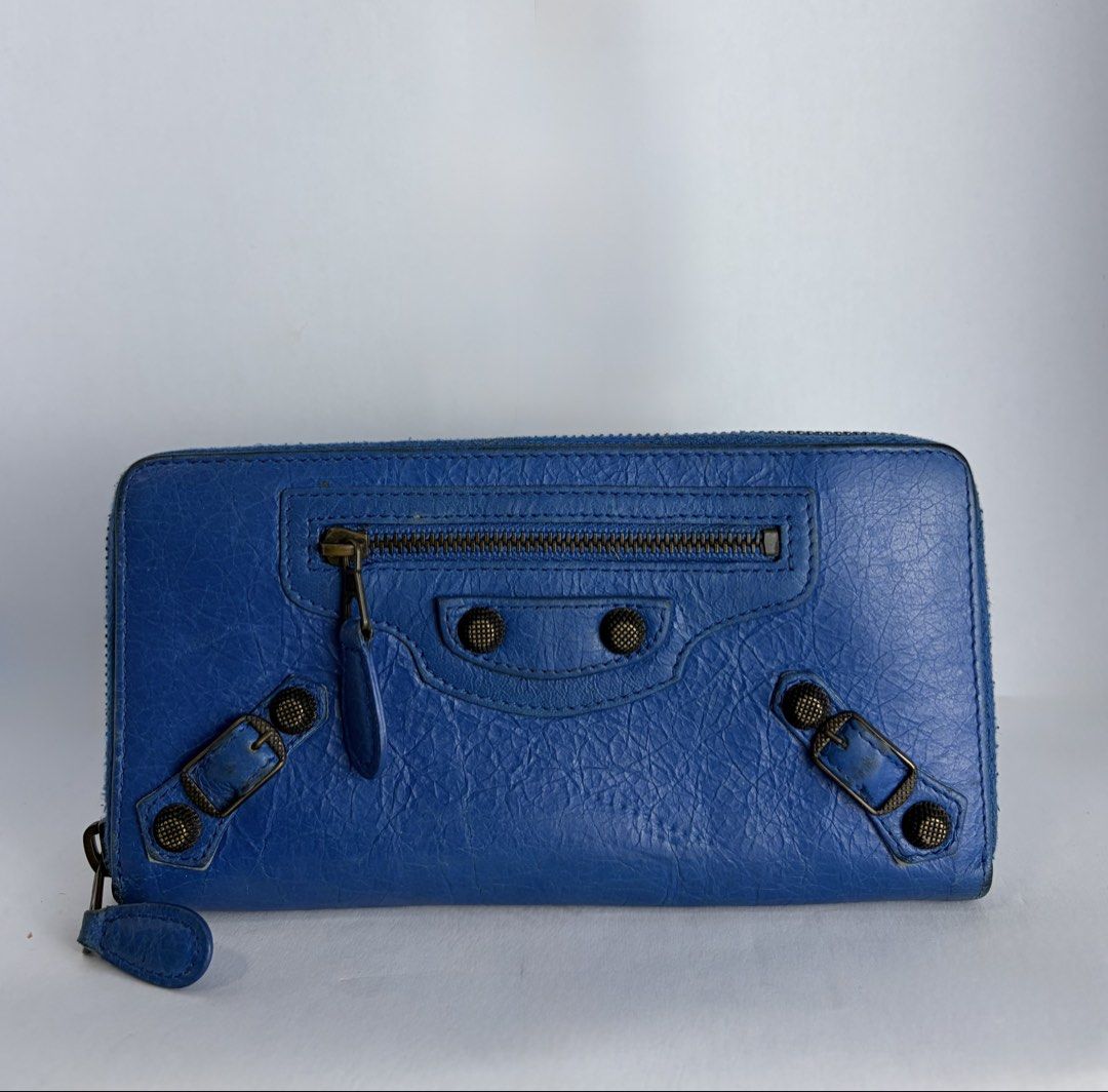 Balenciaga Zip Wallet (Category: Luxury Bags & Wallets) located in Pasig City. Submitted by fjrd_relovedluxury28 (Listing ID 1469569748, Image 1). Description: Blue Wrinkled Lambskin Bronze tone harware Cards/Bill/Coins Detailed pics available upon request.