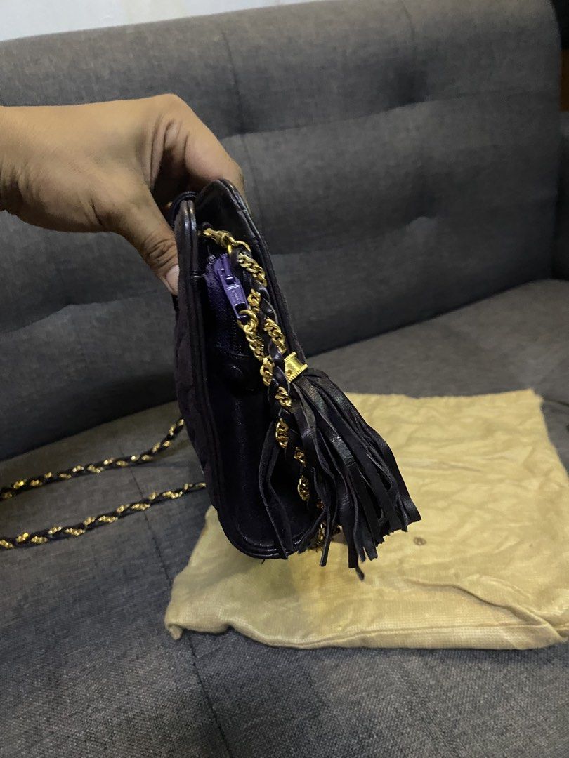 Bally slingbag gold chain (Category: Luxury Bags & Wallets) located in Caloocan City. Submitted by luxurymurayta888 (Listing ID 1469475172, Image 2). Description: need clean.
