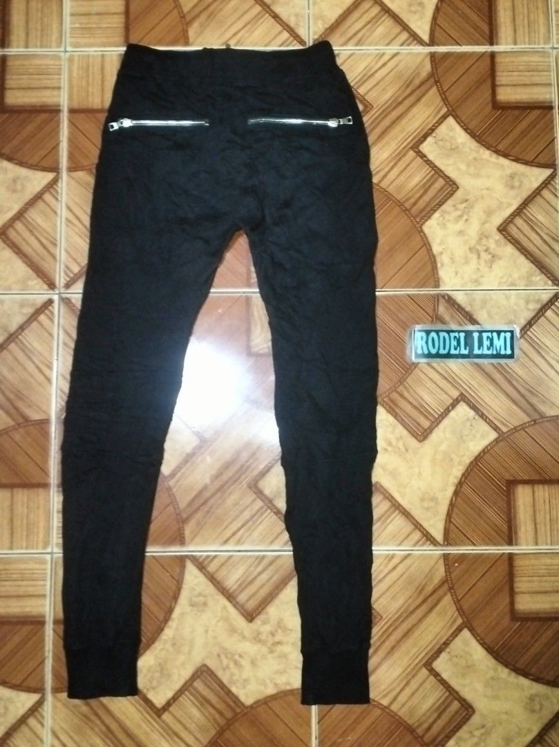 Balmain mesh viker jogger (Category: Luxury Apparel) located in Bulacan. Submitted by ryldeal030912 (Listing ID 1469514634, Image 3). Description: excellent condition small 30" waistline 41" lenght.