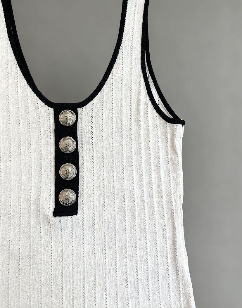 Balmain paris knitted sando (Category: Luxury Apparel) located in Manila. Submitted by 2ndmemoir (Listing ID 1469447305, Image 2). Description: Balmain paris No issue Excellent condition 9.8 colorate No flaws Good as new Need wash 12.5 width strechable 22.5 inches length .
