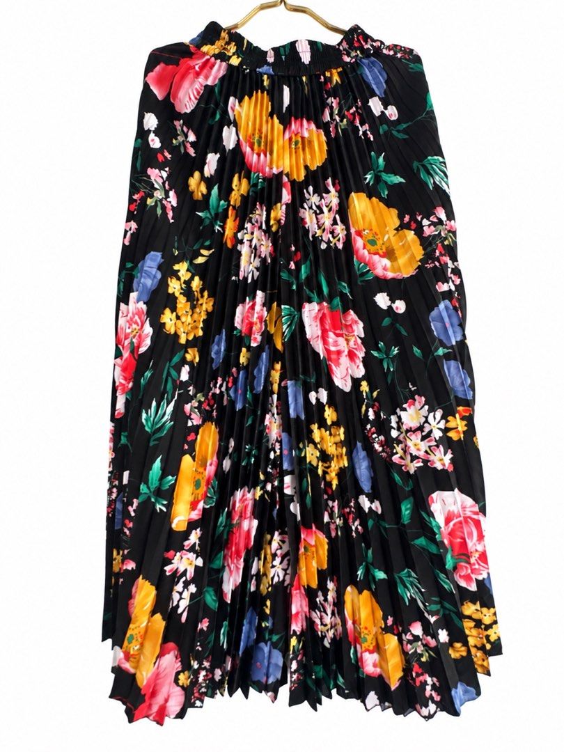 Bangkok Pleated Pants (Category: Jeans) located in Pasig City. Submitted by ronabels01 (Listing ID 1469506917, Image 3). Description: Bangkok Pleated Pants Premium quality, fits up to 2XL.