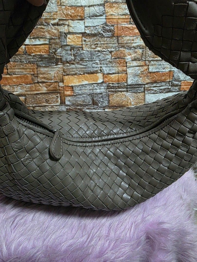 Banig hobo bag leather (Category: Shoulder Bags) located in Binan City. Submitted by elli.etcetera (Listing ID 1469520218, Image 3). Description: MOP: Gcash, Maya or Bank transfer Courier: Flash, J&T or Lalamove.