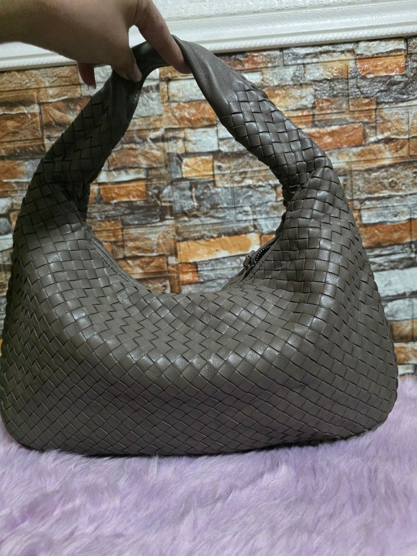 Banig hobo bag leather (Category: Shoulder Bags) located in Binan City. Submitted by elli.etcetera (Listing ID 1469520218, Image 1). Description: MOP: Gcash, Maya or Bank transfer Courier: Flash, J&T or Lalamove.