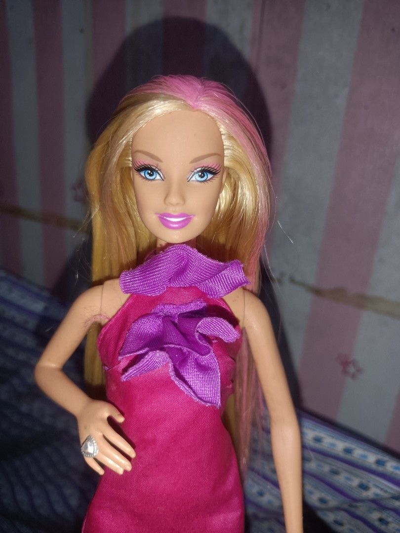 BARBIE. BUNDLE FOR 1200 WITH FREEBIES (Category: Kids Toys) located in Antipolo. Submitted by guinevere.asamiya (Listing ID 1469571206, Image 2). Description: PRELOVED BARBIE DOLLS GOOD CONDITION FLAWS BARBIE WITH PIGTAILED LOOSE ARMS WITH FREEBIES.