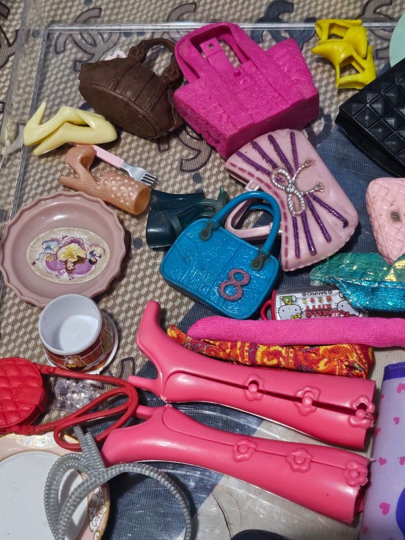 Barbie shoes and accesories (Category: Board Games & Puzzles) located in Alabel. Submitted by gensanfinds (Listing ID 1469570345, Image 3). Description: available barbie accesories. price per piece po ranging from 50 to 100.