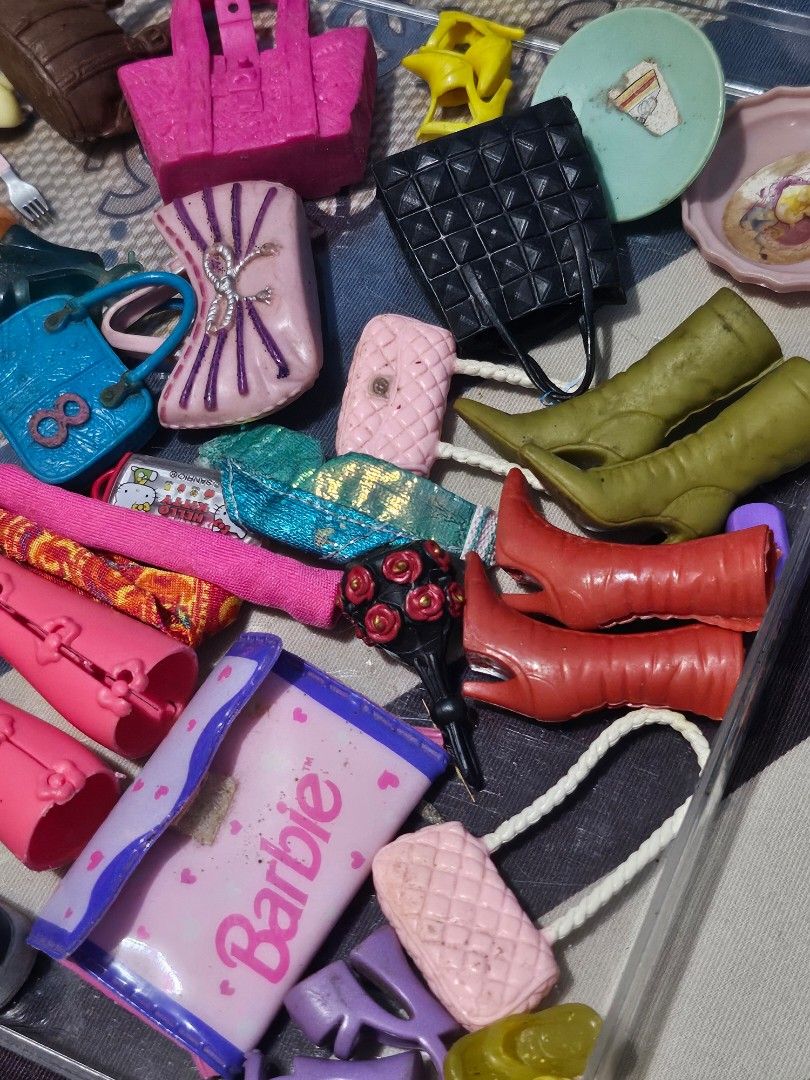 Barbie shoes and accesories (Category: Board Games & Puzzles) located in Alabel. Submitted by gensanfinds (Listing ID 1469570345, Image 2). Description: available barbie accesories. price per piece po ranging from 50 to 100.
