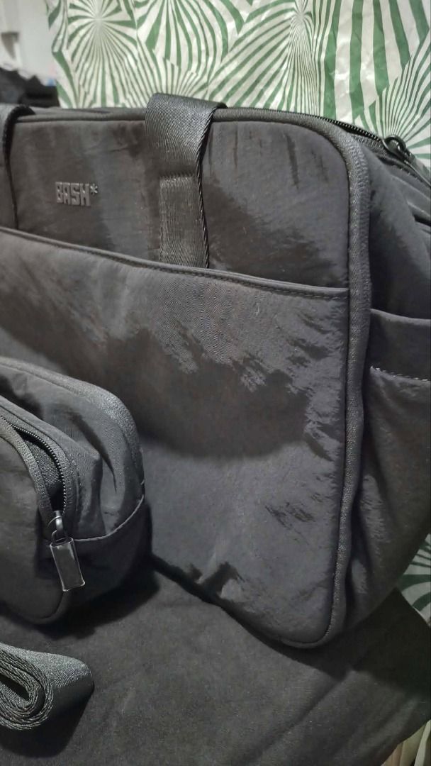 BASH black travel tote bag with pouch and strap (Category: Tote Bags) located in Pasig City. Submitted by loveMYshop2022 (Listing ID 1469498569, Image 3). Description: Bash Mini Weekender Carbon NO TO FAKE / DUPLICATE ITEMS +25.00 Add Paper Bag ✔️ORIGINAL ✔️BRANDNEW ✔️Limited Offer / limited Stocks Only 👍ready for pick up / on hand _ available 👍Location Pasig City 👍MOP Gcash / Maya / Gotyme / 👍CC Payment QRPH + 30.00 👍Feel FREE to Send Us DM