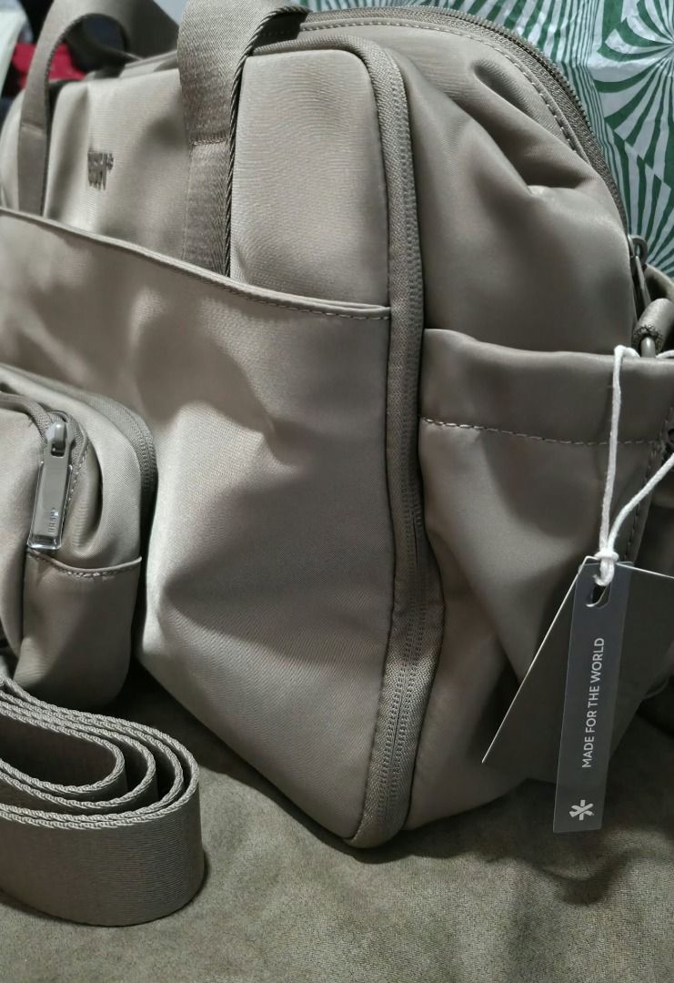 BaSH mINI Weekender Oak (Category: Shoulder Bags) located in Pasig City. Submitted by loveMYshop2022 (Listing ID 1469497075, Image 2). Description: BaSH mINI Weekender Oak NO TO FAKE / DUPLICATE ITEMS +25.00 Add Paper Bag ✔️ORIGINAL ✔️BRANDNEW ✔️Limited Offer / limited Stocks Only 👍ready for pick up / on hand _ available 👍Location Pasig City 👍MOP Gcash / Maya / Gotyme / 👍CC Payment QRPH + 30.00 👍Feel FREE to Send Us DM -Direct Message / PM -