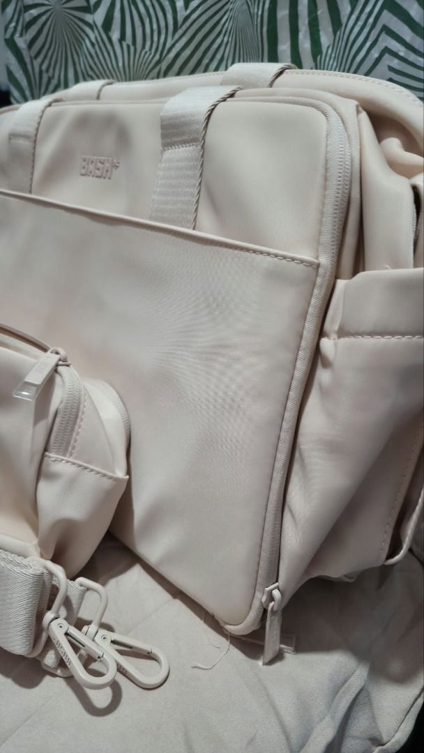 Bash Mini Weekender Sakura (Category: Shoulder Bags) located in Pasig City. Submitted by loveMYshop2022 (Listing ID 1469497843, Image 2). Description: NO TO FAKE / DUPLICATE ITEMS +25.00 Add Paper Bag ✔️ORIGINAL ✔️BRANDNEW ✔️Limited Offer / limited Stocks Only 👍ready for pick up / on hand _ available 👍Location Pasig City 👍MOP Gcash / Maya / Gotyme / 👍CC Payment QRPH + 30.00 👍Feel FREE to Send Us DM -Direct Message / PM - Personal Message 👍P