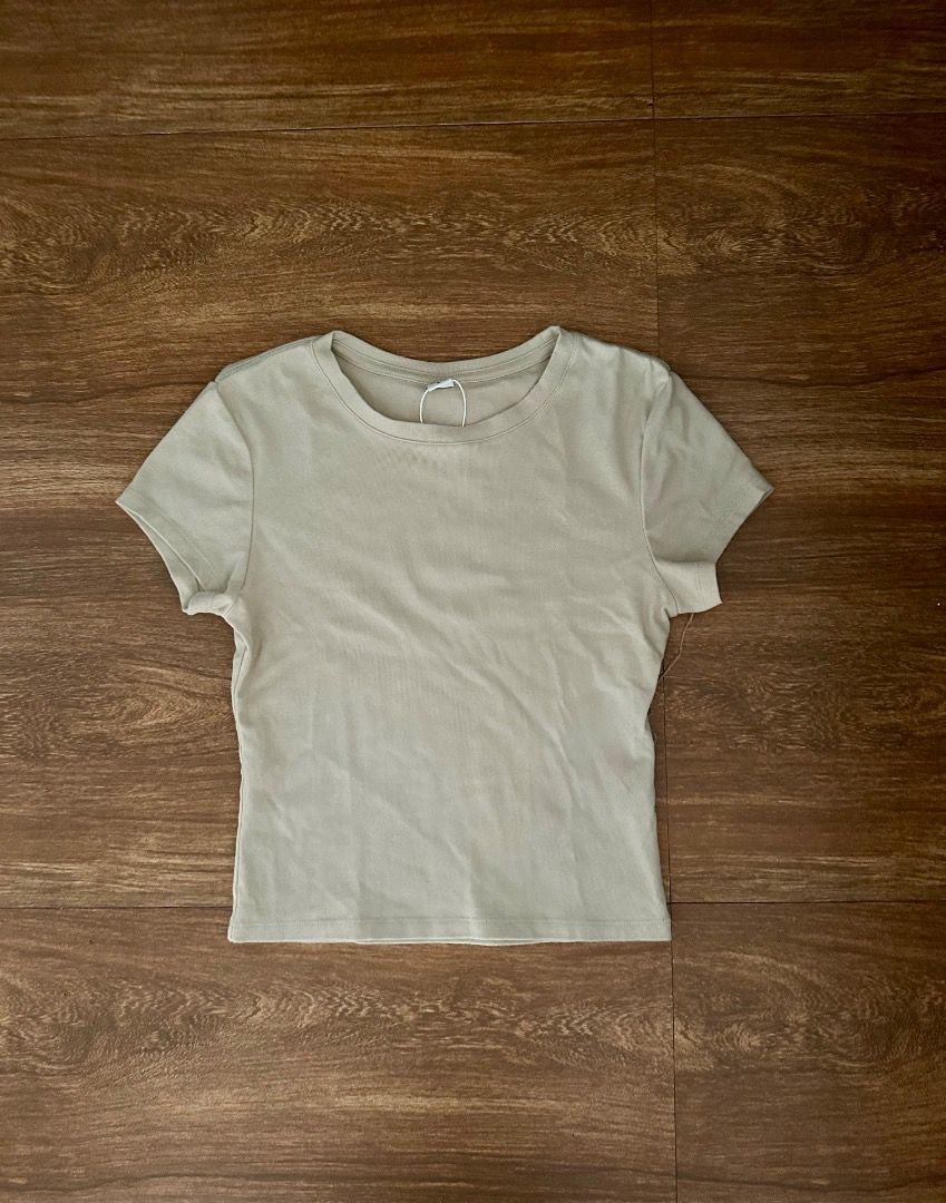 Basic Top (Category: Shirts) located in Porac. Submitted by gentlefox_e6359d (Listing ID 1469464325, Image 1). Description: S.