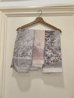 (Category: ) located in . Submitted by rosee.wardrobe (Listing ID 1469540593, Image 1). Description: .