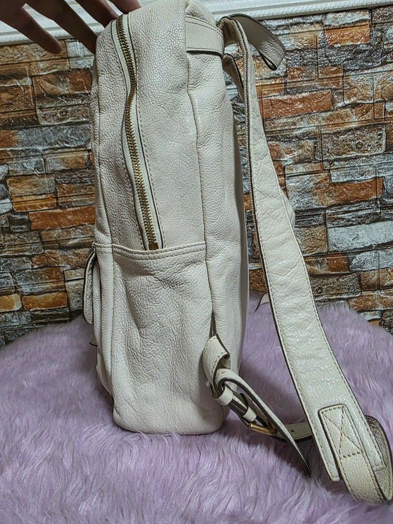Beanpole White Leather Backpack (Category: Backpacks) located in Binan City. Submitted by elli.etcetera (Listing ID 1469514230, Image 2). Description: 3MOP: Gcash, Maya or Bank transfer Courier: Flash, J&T or Lalamove.