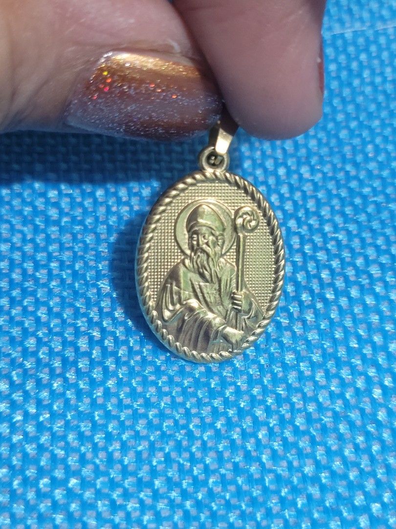 BEAUTIFUL SAINT BENEDICT STAINLESS GOLD PENDANT (Category: Religious Items) located in Makati City. Submitted by juriexpi (Listing ID 1469556442, Image 1). Description: BEAUTIFUL SAINT BENEDICT STAINLESS GOLD PENDANT Hypo allergenic, pure stainless, non fade, non tarnish, brand new, sealed with jewelry pouch.