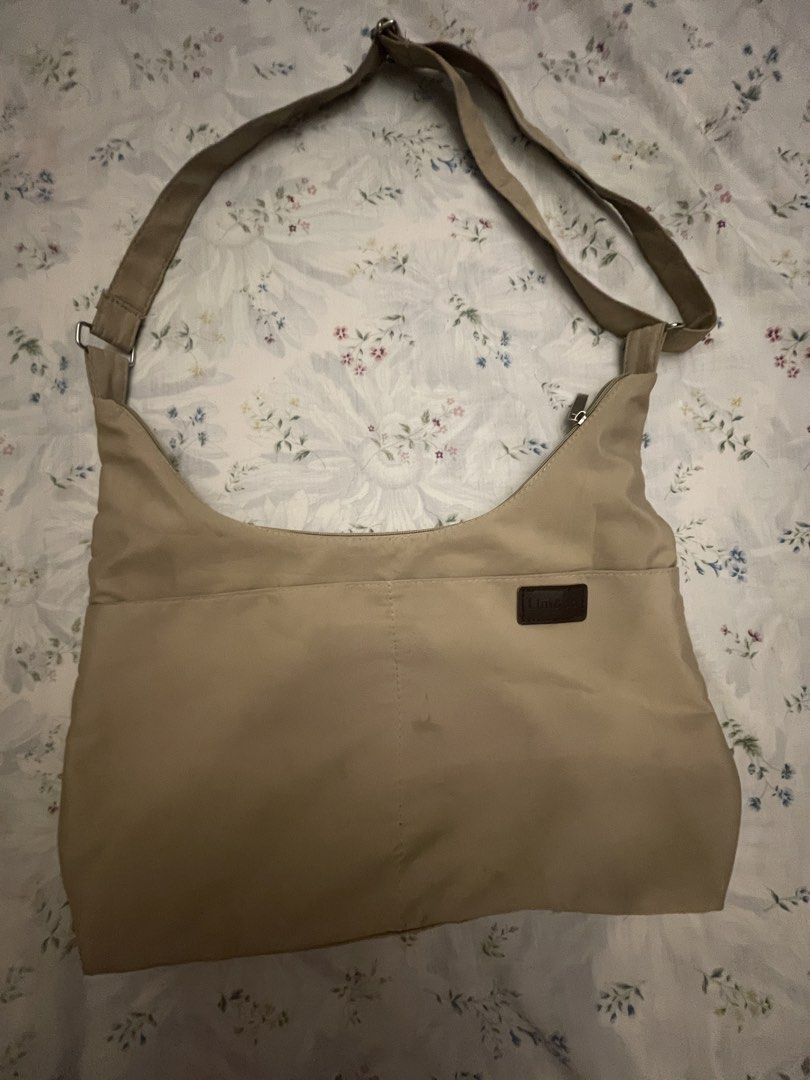 Beige Cross Body Bag (Category: Cross-body Bags) located in Marikina City. Submitted by prelovedbyshams.sy (Listing ID 1469492863, Image 1). Description: .