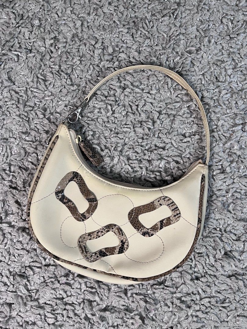 beige kili bag with snake pattern (Category: Shoulder Bags) located in Davao. Submitted by fromadollscloset (Listing ID 1469434794, Image 1). Description: [READ MY BIO FIRST!] ⭐️ description ⭐️ - typical kili bag - thrifted btw - almost never used (seller is more of a big bag girly).