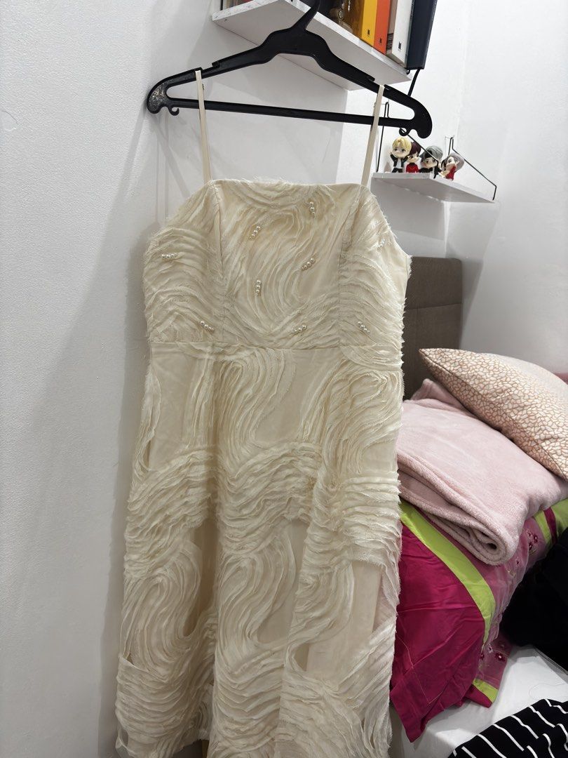 Beige Long Dress (Category: Dresses) located in Manila. Submitted by niellaeun (Listing ID 1469434976, Image 1). Description: Original Price: 1,600 Size: XL on tag Waist: 33-34 Bust: 38 Good for graduation dress or oath taking Excellent Condition (no flaws once lang nagamit) Below the knee yung haba.