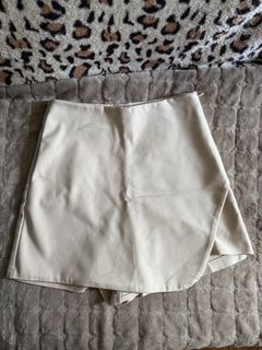 (Category: ) located in . Submitted by 7th.avenue_closet (Listing ID 1469502150, Image 1). Description: .