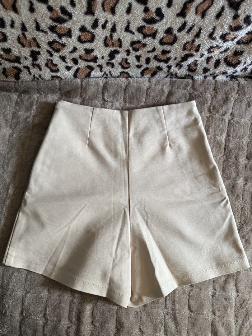 Beige Skort Size S (Category: Skirts) located in Quezon City. Submitted by 7th.avenue_closet (Listing ID 1469502150, Image 2). Description: - Skort - Size: Small, 25-26 waistline - Color: Beige/cream - Closure: Side zipper, with 1 side pocket - Condition: Good as new, used only twice - Shipping fee c/o the buyer - Bought in Thailand.