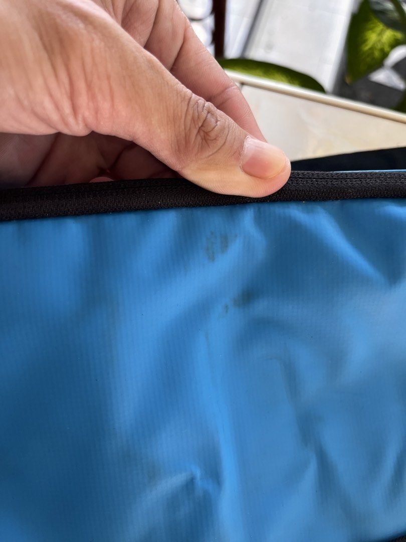 Beltbag TNF (Category: Belt bags, Clutches and Pouches) located in Sagay. Submitted by jan_arvene (Listing ID 1469569572, Image 3). Description: TNF beltbag complete tags Original Minor issue only No scratch.