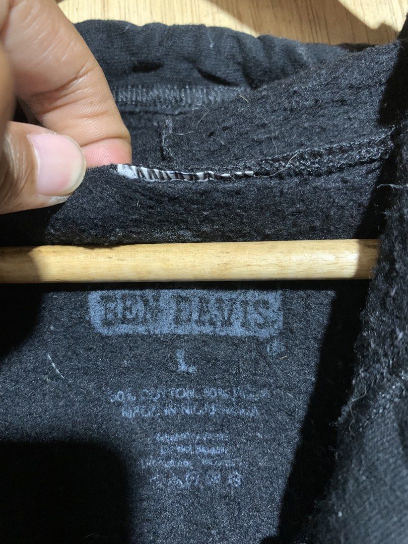 Ben Davis Full Zip Hoodie Jacket (Category: Hoodies) located in Cebu City. Submitted by handpickedxthrift (Listing ID 1469425509, Image 3). Description: Ben Davis Full Zip Hoodie Jacket👀 Excellent L 22 x 28 No major issue Cut White tag Color rate 9.8/10 DM interested📩.