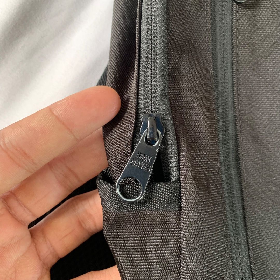 Ben Davis One Shoulder Bag (Category: Sling Bags) located in Mendez-Nunez. Submitted by anikkoyan (Listing ID 1469490777, Image 3). Description: Ben Davis One Shoulder Bag Length: 16.5 Width: 10 - Lightly used 1,499 + sf.
