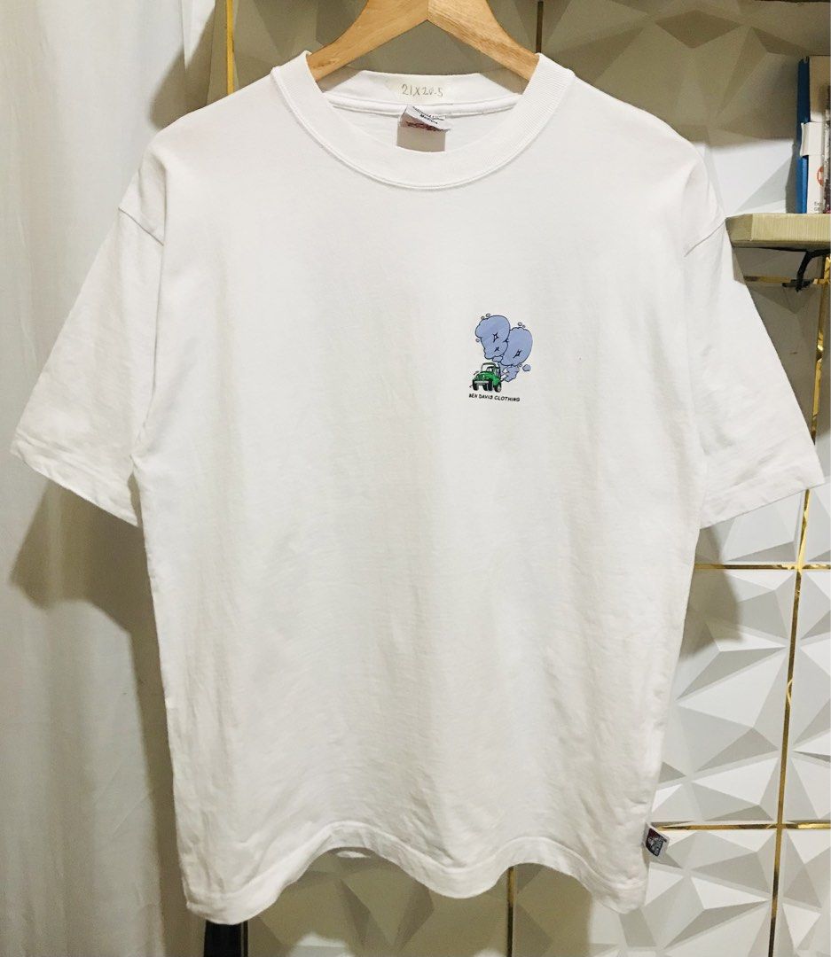 Ben Davis Oversized T-Shirt Medium Jeep Graphic White (Category: Tshirts & Polo Shirts ) located in Rizal. Submitted by drthrifttwo (Listing ID 1469572013, Image 2). Description: - Brand: Ben Davis - Size: Medium (Oversized fit) - Color: White - Design: Cool back graphic with a green jeep and blue cloud lettering, plus classic monkey logo tag on the collar - Material: 100% cotton (comfortable and breathable) - Measurements: ~21" pit to pit, ~26.5