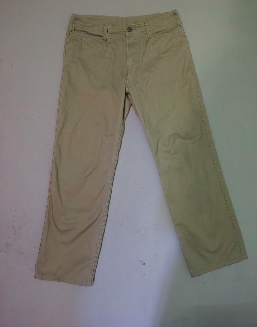 Ben Davis San Francisco Khaki Work Pants BD-35CA (Category: Chinos) located in Manila. Submitted by carlitorep57860 (Listing ID 1469447071, Image 2). Description: - Authentic Ben Davis khaki work pants from San Francisco - Tough cotton twill fabric with a relaxed carpenter style fit - Classic gorilla logo patch on the back pocket - Bold graphic lettering on the right leg - Versatile earth tone color that pairs with anything - Worn a few times, ex