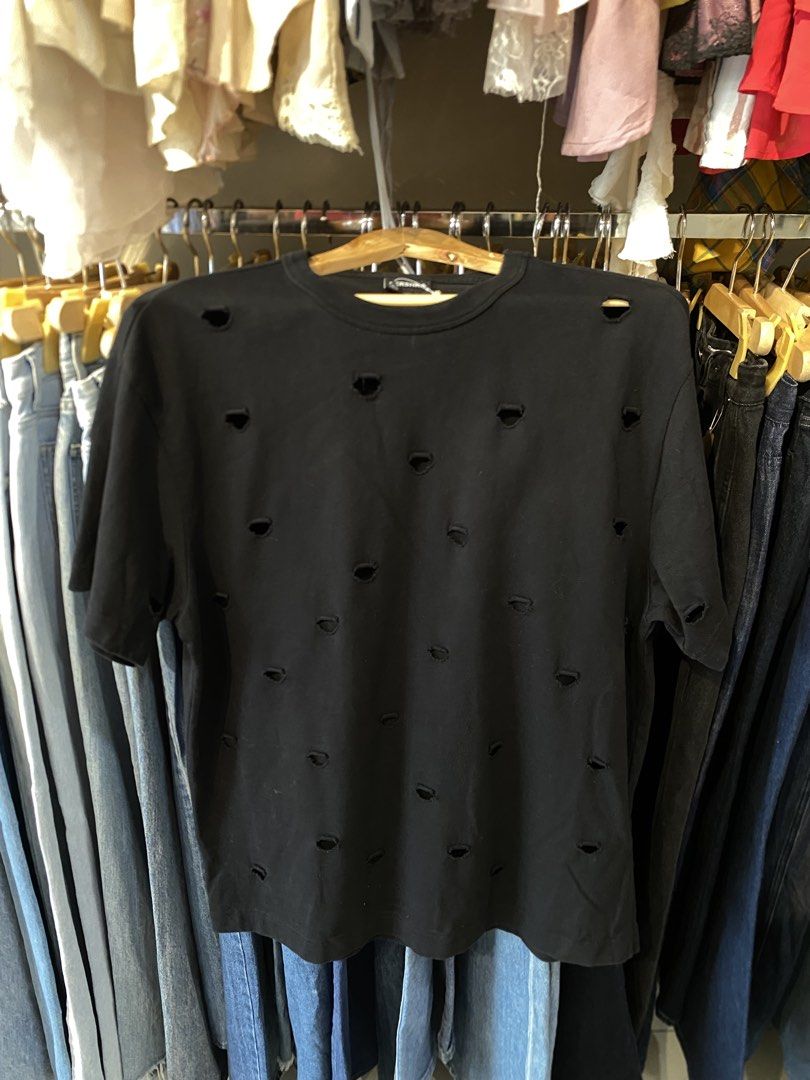 Bershka Shirt (Category: Tshirts & Polo Shirts ) located in Bago City. Submitted by thrifthunt.6101 (Listing ID 1469465974, Image 1). Description: BERSHKA SIZE LARGE ASNEW NO ISSUE 9/10 cr.