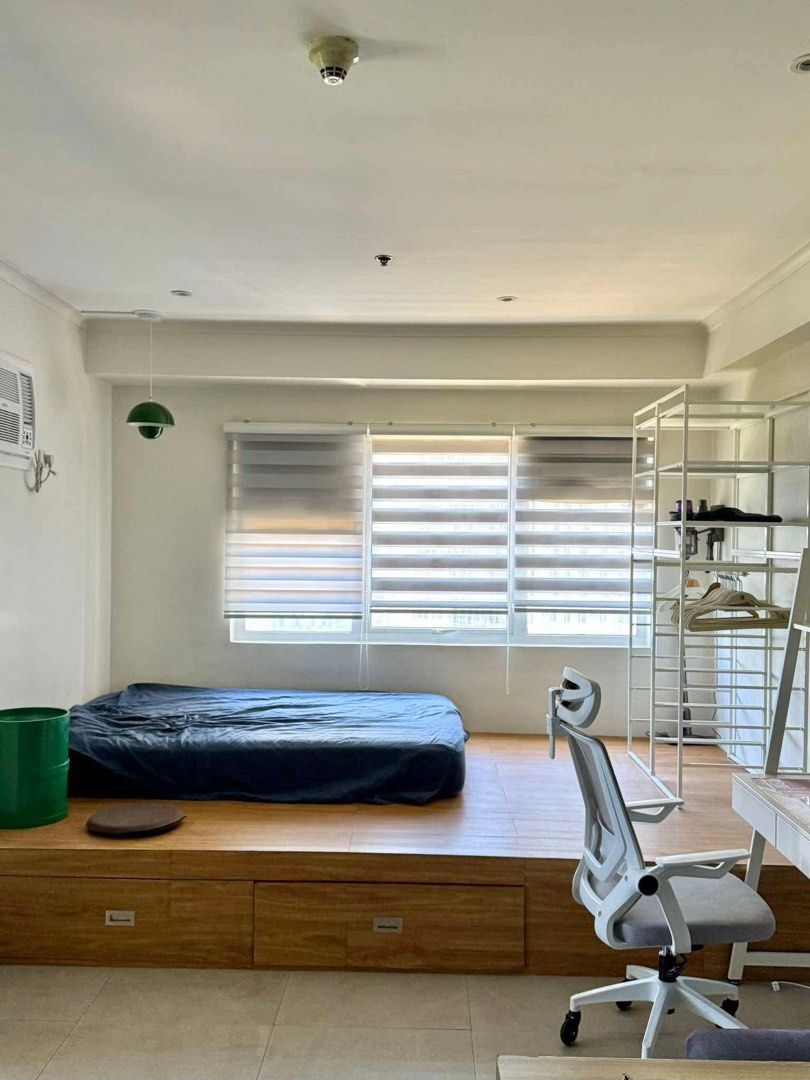 BGC CONDO FOR RENT/SALE (Category: Apartments & Condos) located in Manila. Submitted by preloved.rlb (Listing ID 1469414693, Image 1). Description: CONDO FOR RENT OR SALE South of Market - South Tower Location: 25th St. cor. 11th Ave., BGC (Right across Two Serendra & near SM Aura) Property Highlights: Floor: 33rd Floor Floor Area: 38.1 sqm Parking: 1 dedicated parking slot (Basement 4) Layout: Studio (with door separating kitchen) Condition: Ful