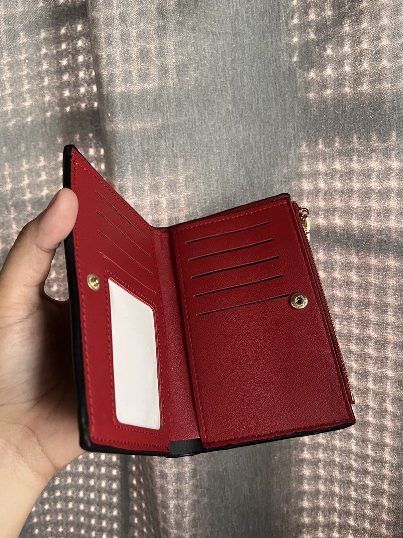 Bifold wallet brandnew (Category: Wallets & Card Holders) located in San Jacinto. Submitted by kellysthrift_ (Listing ID 1469482075, Image 3). Description: Bifold coach wallet.