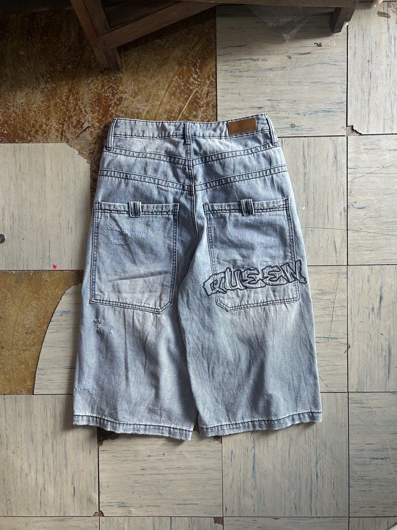 Big pocket baggy long jorts (Category: Shorts) located in Cavite. Submitted by arvinroderos (Listing ID 1469430246, Image 1). Description: Big pocket long jorts waist 32 length 28 leg opening 13 excellent 550.