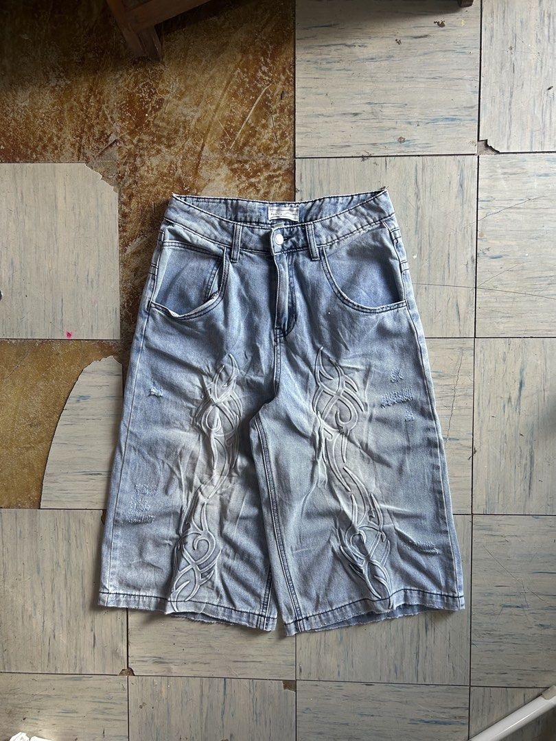 Big pocket baggy long jorts (Category: Shorts) located in Cavite. Submitted by arvinroderos (Listing ID 1469430246, Image 2). Description: Big pocket long jorts waist 32 length 28 leg opening 13 excellent 550.