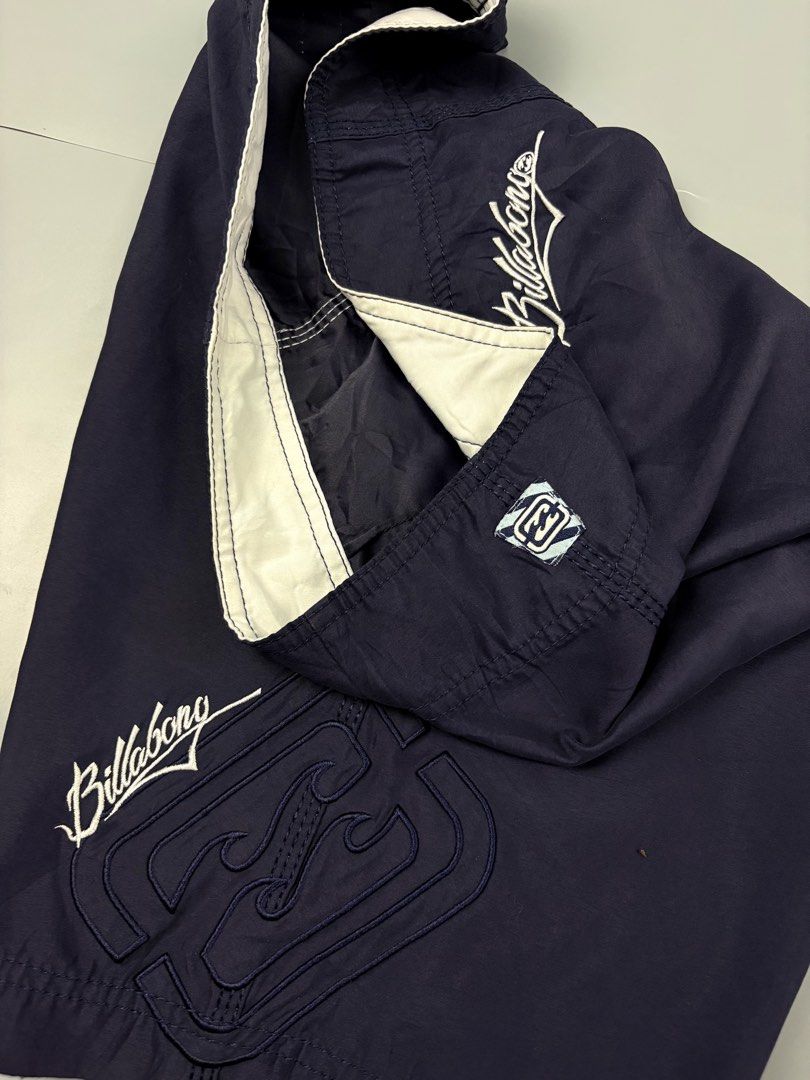 Billabong (Category: Shorts) located in Manila. Submitted by _remyboyz (Listing ID 1469424058, Image 3). Description: Y2K Billabong board short Measurement Size:34/22/12 Color rate:10/10 Condition:Good condition Flaw/Issue:none .