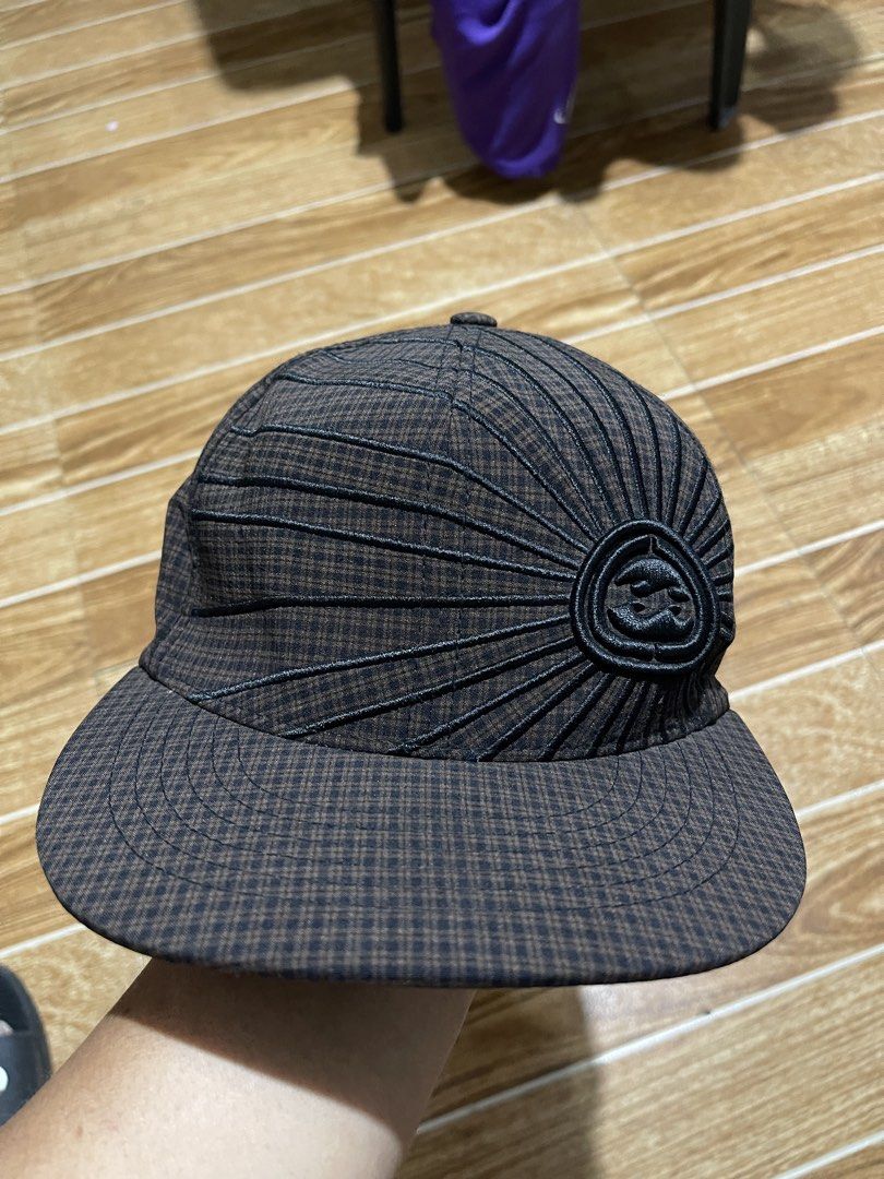 Billabong Flexfit Brown Houndstooth Cap (Category: Caps & Hats) located in Mandaluyong City. Submitted by mark2pac (Listing ID 1469534905, Image 1). Description: - Brand: Billabong - Design: Brown houndstooth pattern with structured panels - Details: Distinctive wave logo embroidery on the side - Fit: Flexfit inner band for a comfortable stretch fit - Condition: Clean interior lining with standard brand tags intact.