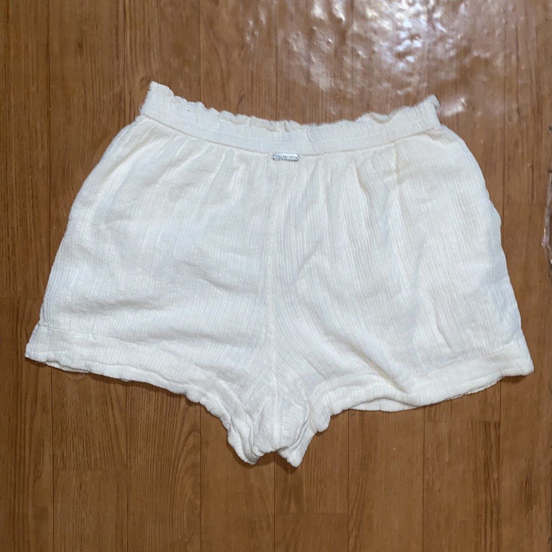 Billabong womens shorts (Category: Shorts) located in General Trias. Submitted by swagster.archives (Listing ID 1469534239, Image 3). Description: Billabong shorts W-25-29inches No major flaw sp: ₱250.