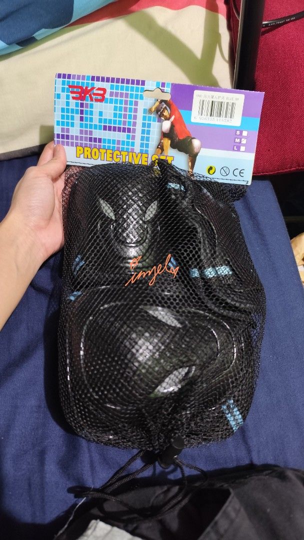 BK3 Protective Set Skate Pads (Category: Skates, Rollerblades & Scooters) located in Valenzuela. Submitted by imyel18 (Listing ID 1469565988, Image 1). Description: - Brand new, unopened, and 100% unused BK3 protective set - Ideal for skating, cycling, and other extreme sports - Includes durable black knee pads, wrist pads and elbow pads - Comes with a handy black mesh carry bag for easy storage and portability - Size : Medium.