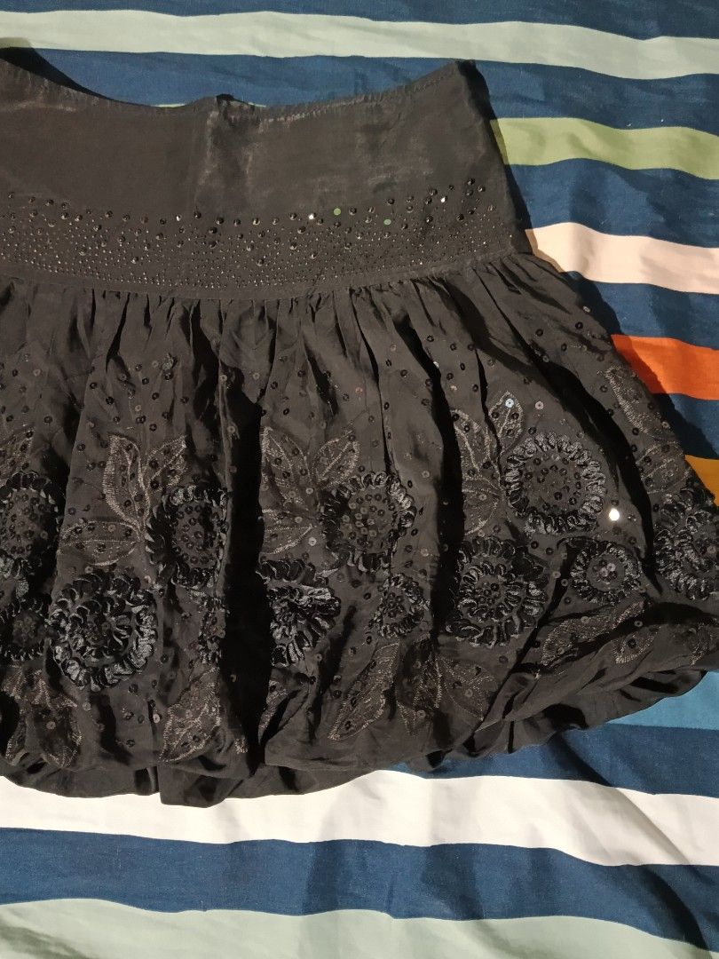 Black bubble mini skirt with embroidery and sequins (Category: Skirts) located in Pasay City. Submitted by angeldollx (Listing ID 1469487957, Image 2). Description: 💮 Floral embroidery, subtle sequins, and a thick waistband with rows of tiny beads 💮 28in - 29in waistline 💮 NO FLAWS! .