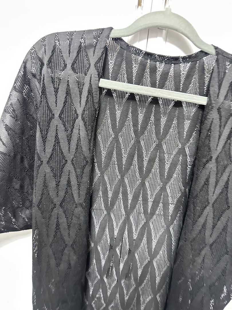 Black Cardigan/Blazers (Category: Coats, Jackets and Outerwear) located in Quezon City. Submitted by jeydeegmr (Listing ID 1469452655, Image 3). Description: Size small but can fit to medium. Good as new. Perfect pang cover up sa dress or sa bikini beach.