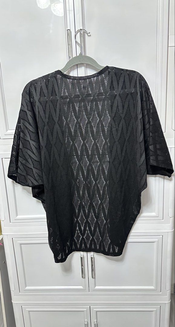 Black Cardigan/Blazers (Category: Coats, Jackets and Outerwear) located in Quezon City. Submitted by jeydeegmr (Listing ID 1469452655, Image 2). Description: Size small but can fit to medium. Good as new. Perfect pang cover up sa dress or sa bikini beach.