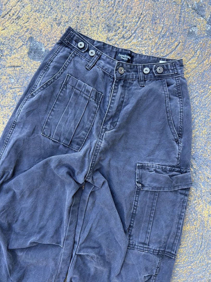 Black Cargo Pants (Category: Jeans) located in Caloocan City. Submitted by hustlenhunt (Listing ID 1469528460, Image 2). Description: W-28 L-39 Thigh-12.5 Hem-11 -No Issue -Condition: 8/10 -Color rate-8/10 •MOP- Gcash/BDO •MOD- JNT/LALAMOVE/MEET-UP 📍North Caloocan.